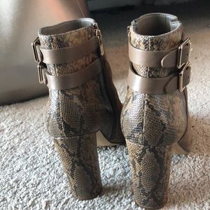 Beautiful Snake Skin Booties😍